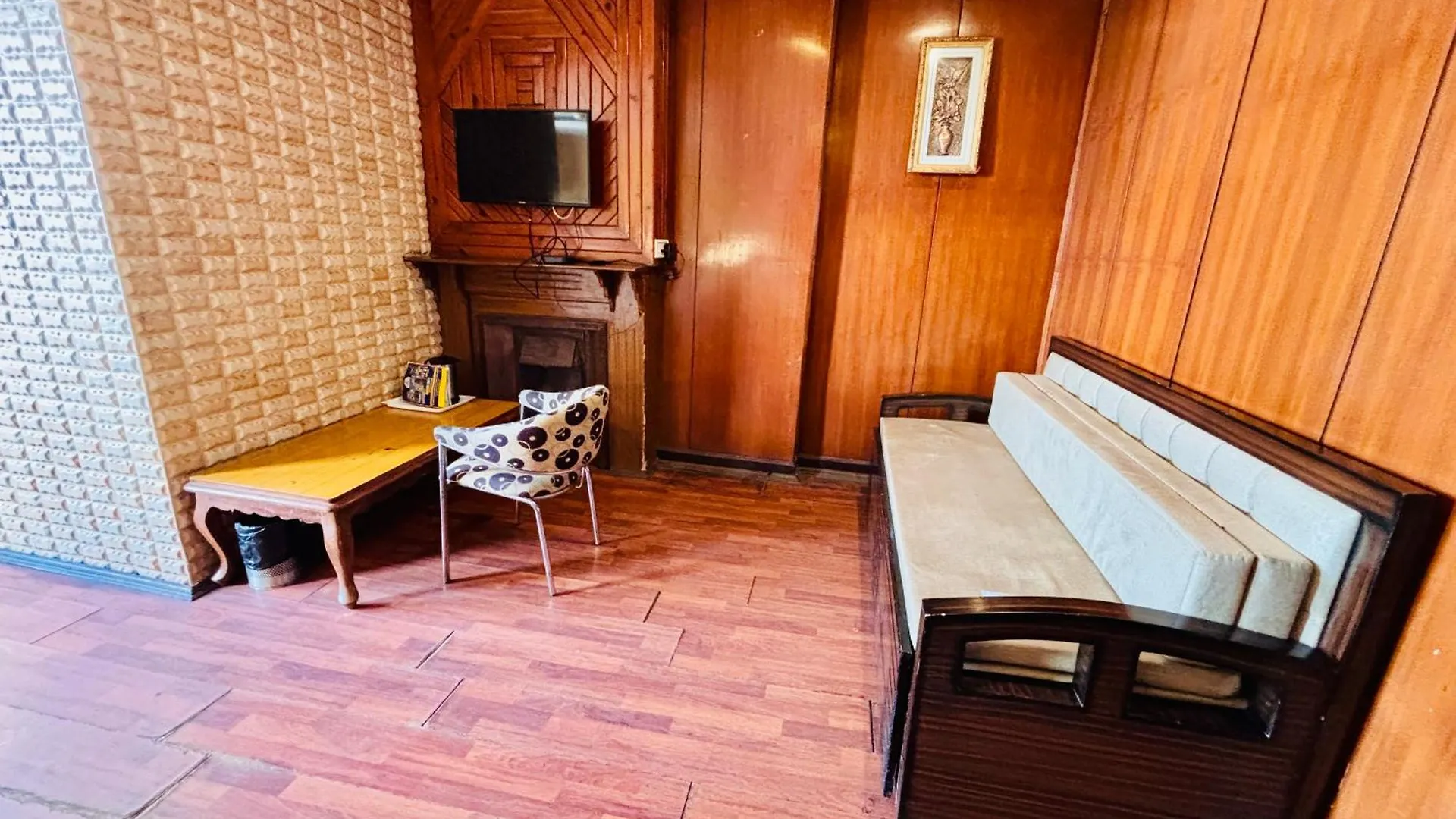Ganga Near Victory Tunnel & Mall Road Simla In City Center فندق شيملا