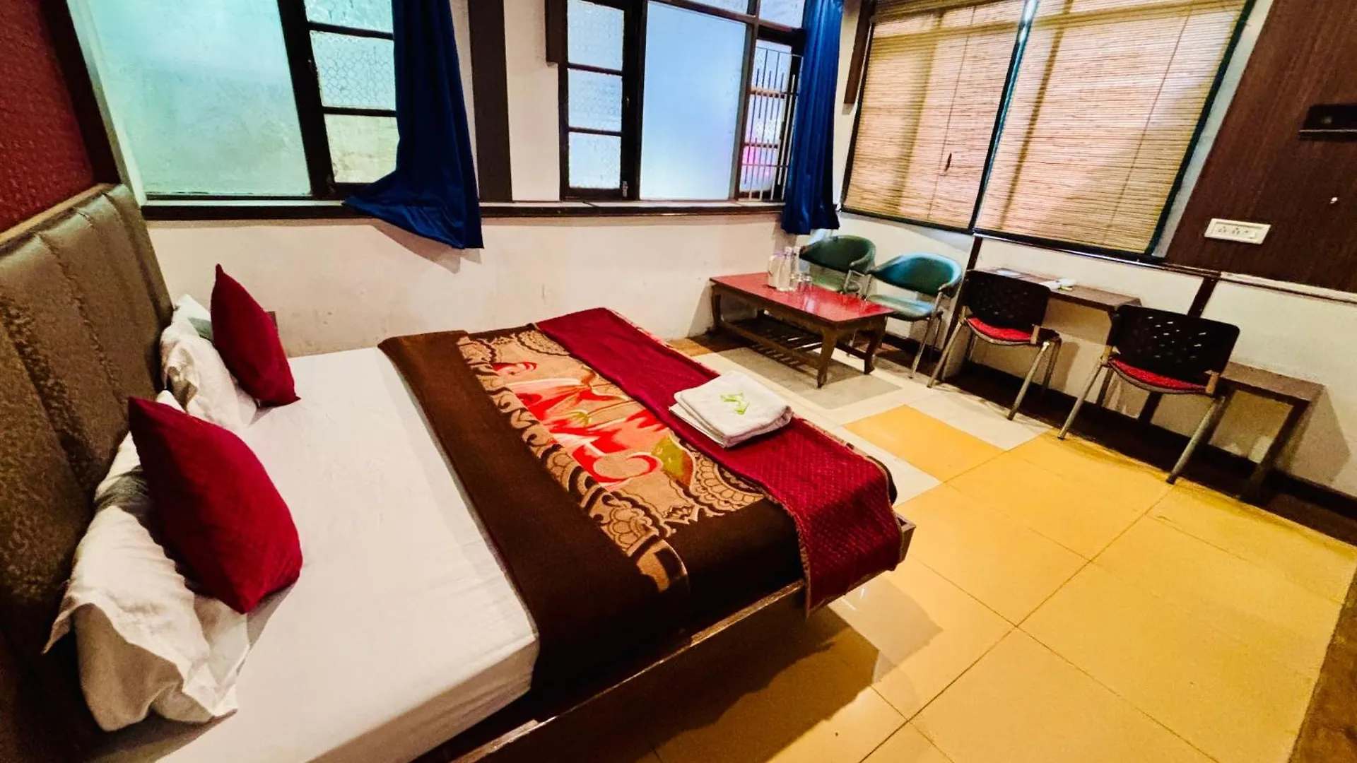 فندق Ganga Near Victory Tunnel & Mall Road Simla In City Center الهند