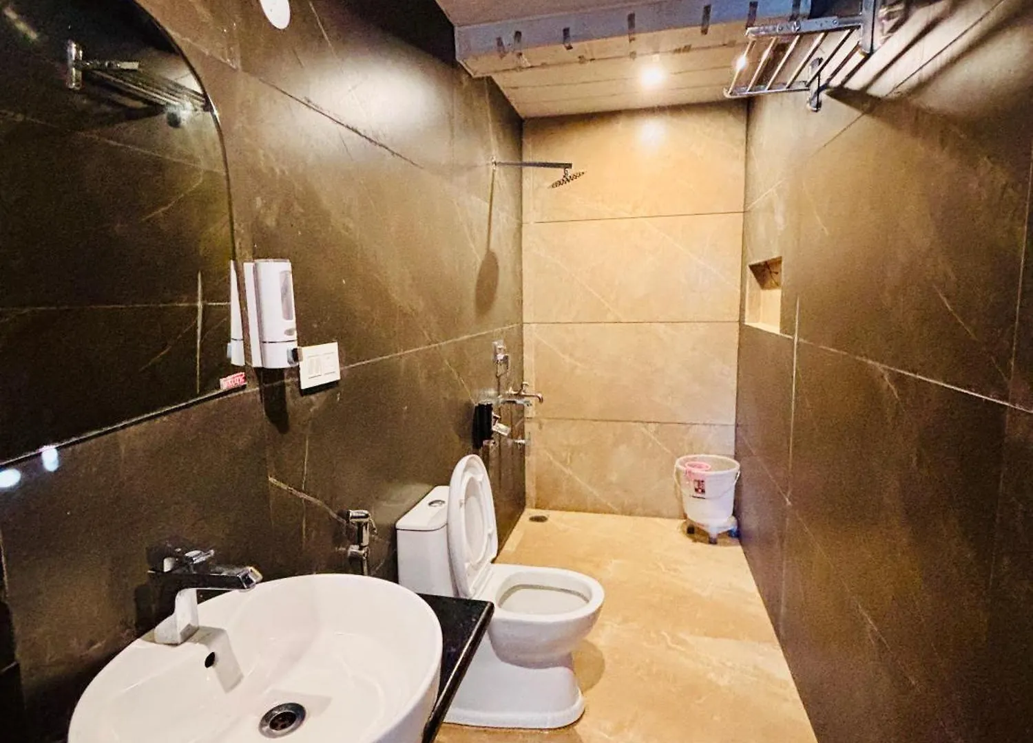 Ganga Near Victory Tunnel & Mall Road Simla In City Center الهند