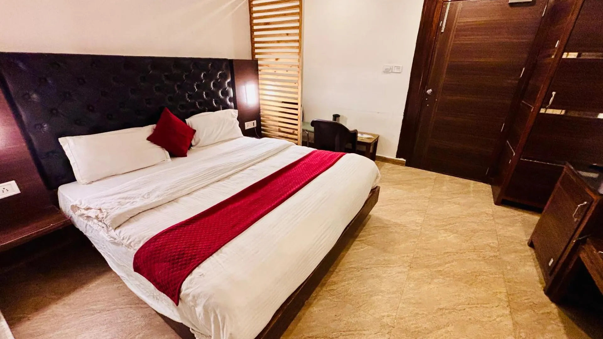 فندق Ganga Near Victory Tunnel & Mall Road Simla In City Center الهند